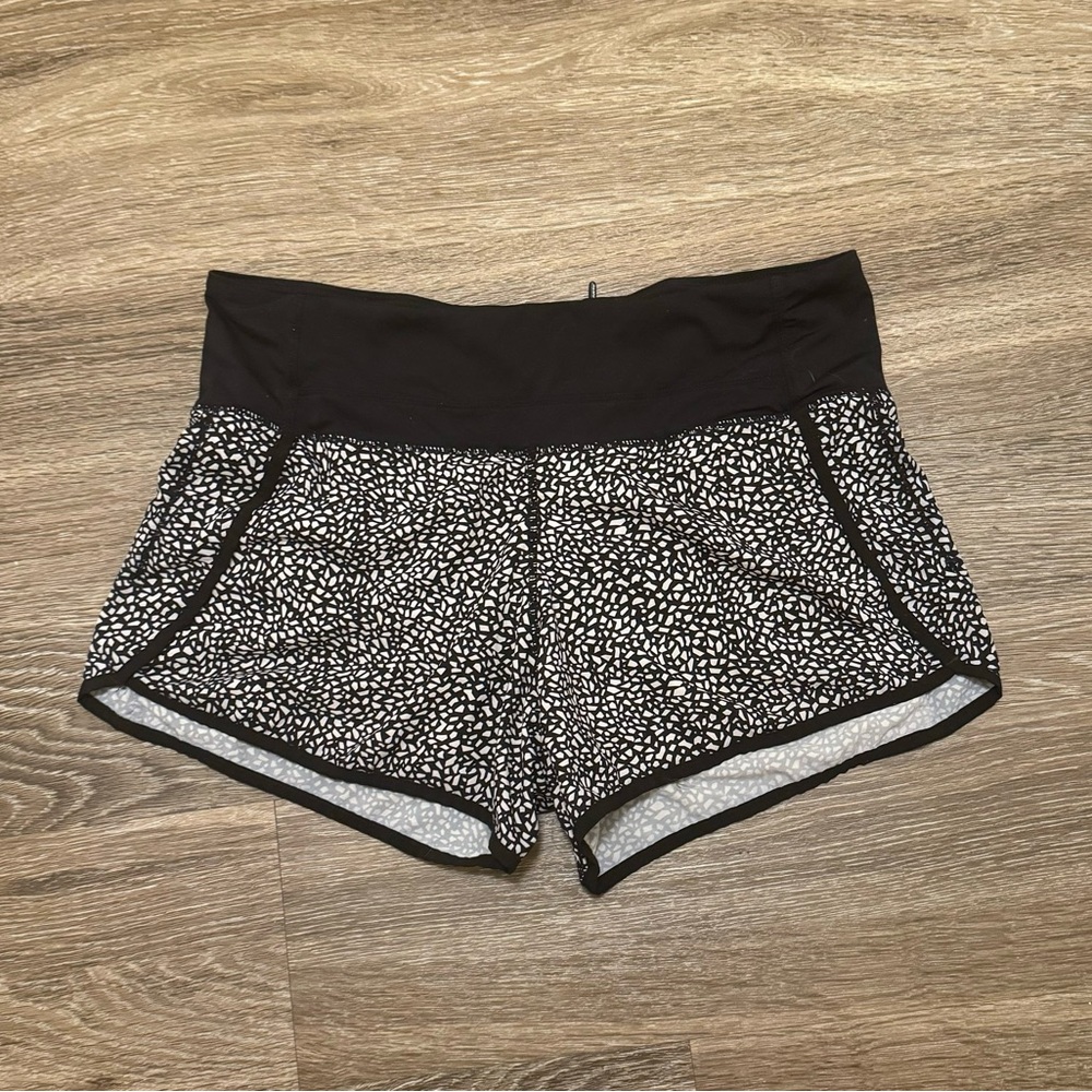 Lululemon Run Times Shorts 4"
Miss Mosaic Black / Black Size Medium